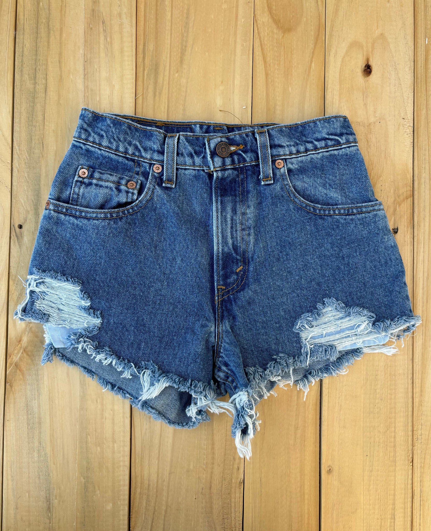 90’s Denim Levi’s (26”)