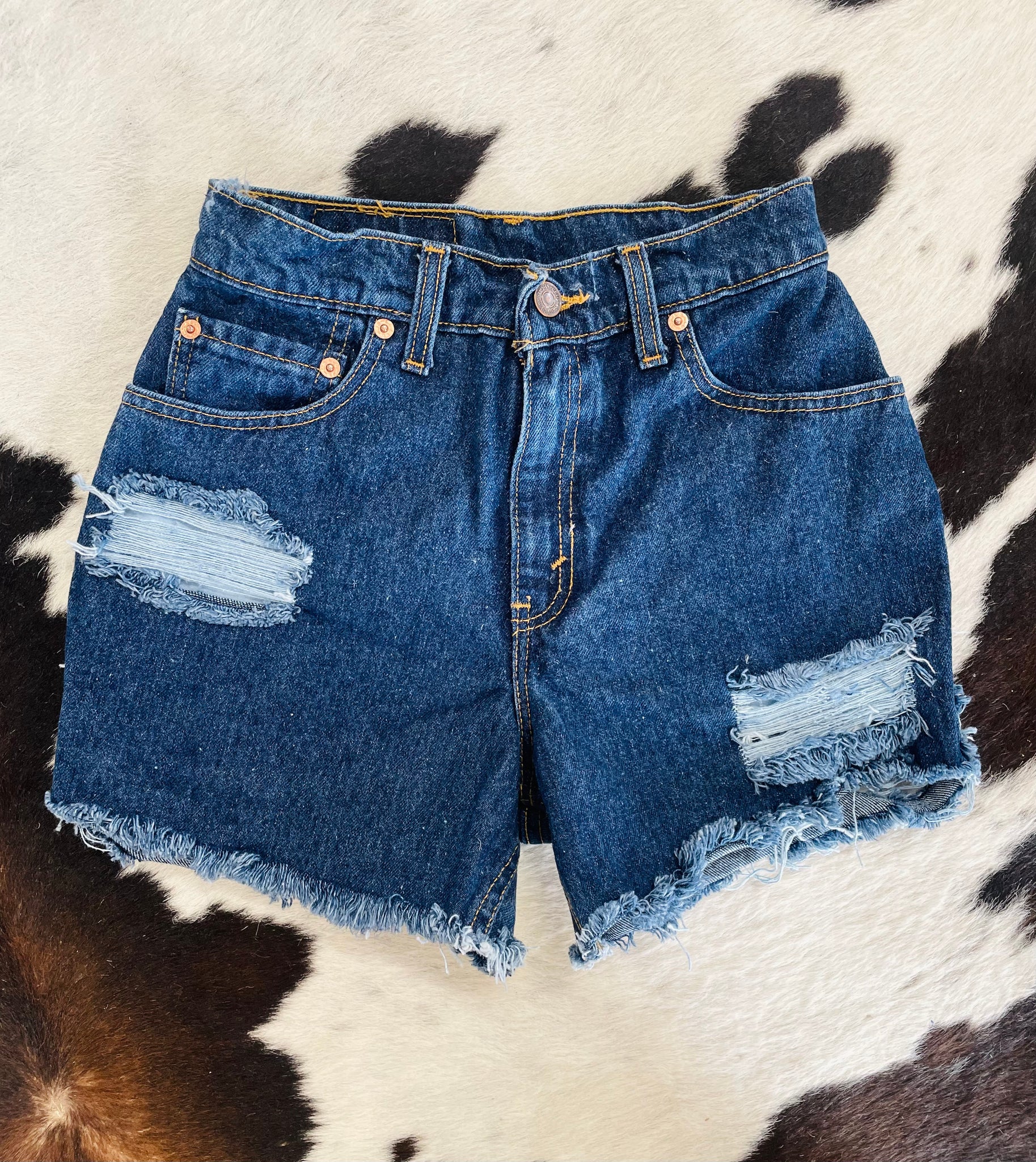 Dark Wash Levi’s (25”)