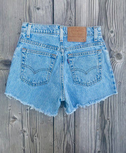 550 Levi’s Cut Off’s (25”, 26”, 27”, 30”, 31”)