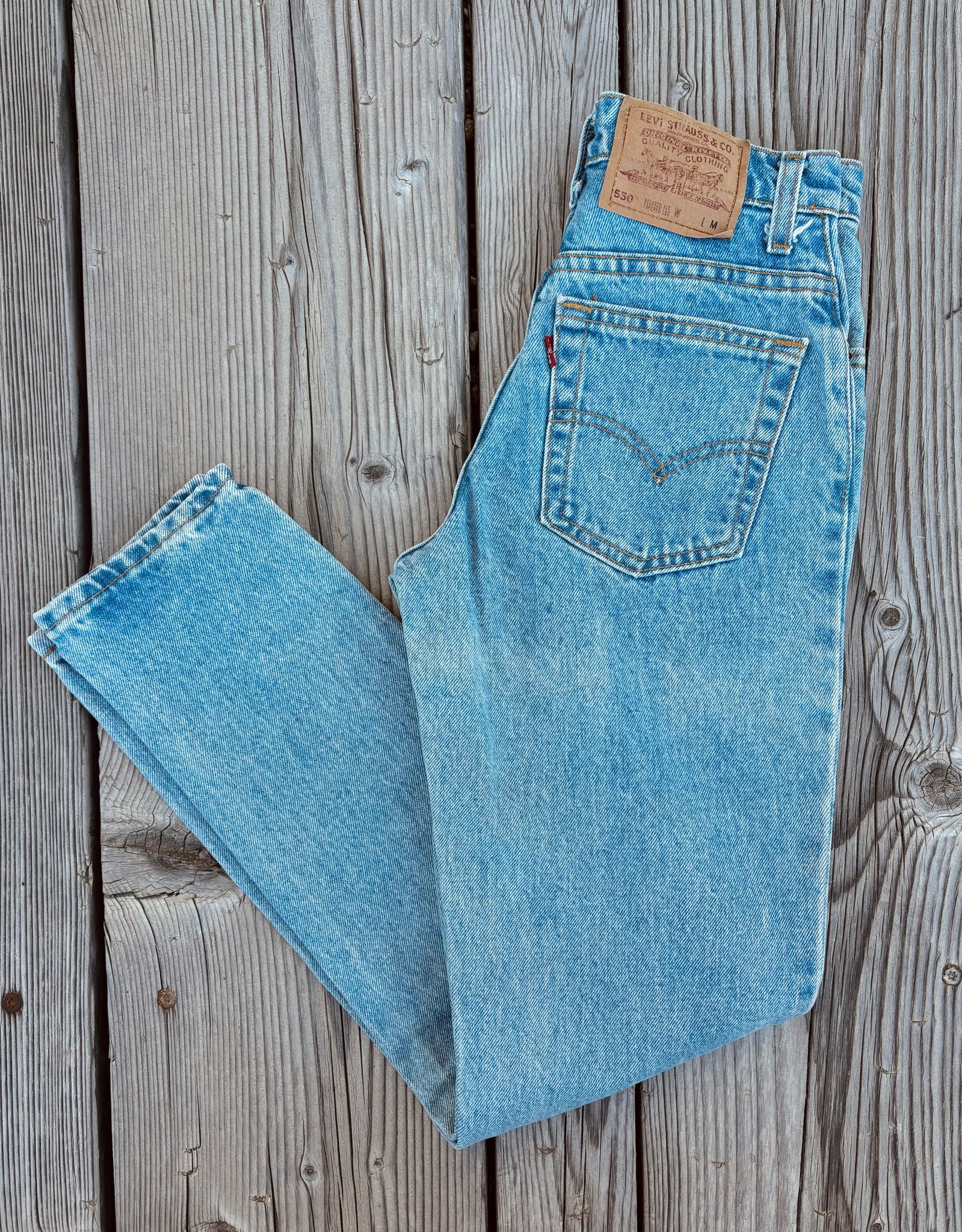 Vintage Levi’s 550 Lightwash (25”, 26”, 27”)