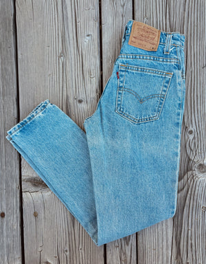 Vintage Levi’s 550 Lightwash (25”, 26”, 27”)