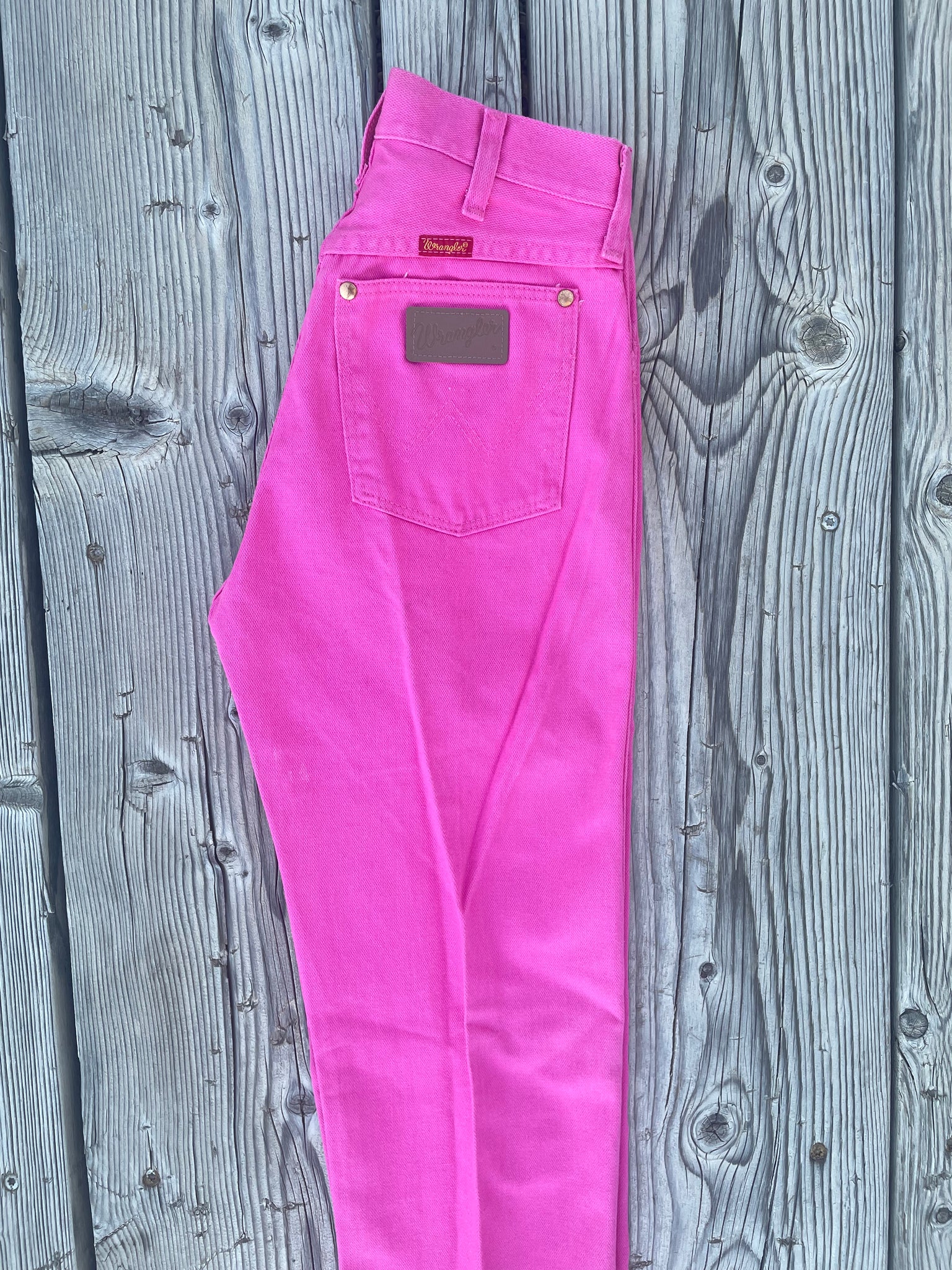 Buckskin Neon Pink (27”)