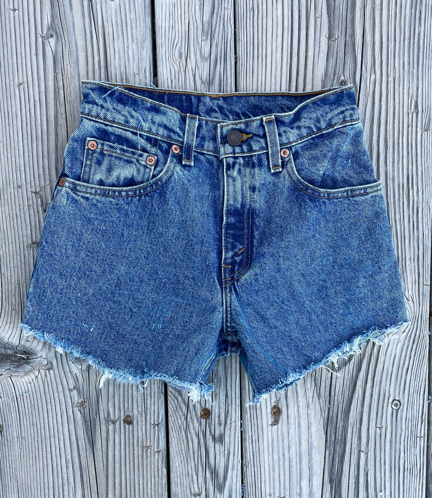 550 Levi’s Cut Off’s (24”, 25”, 26”, 28”)