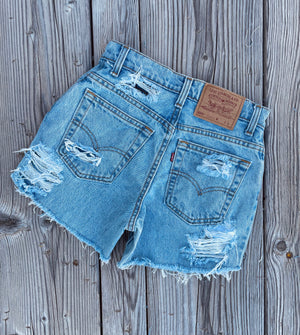 Ripped Rodeo Levi’s (26”)
