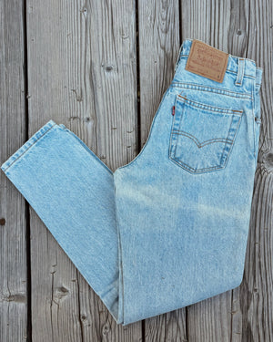 Vintage Levi’s 550 Ultra Lightwash (25”, 26”, 27”)