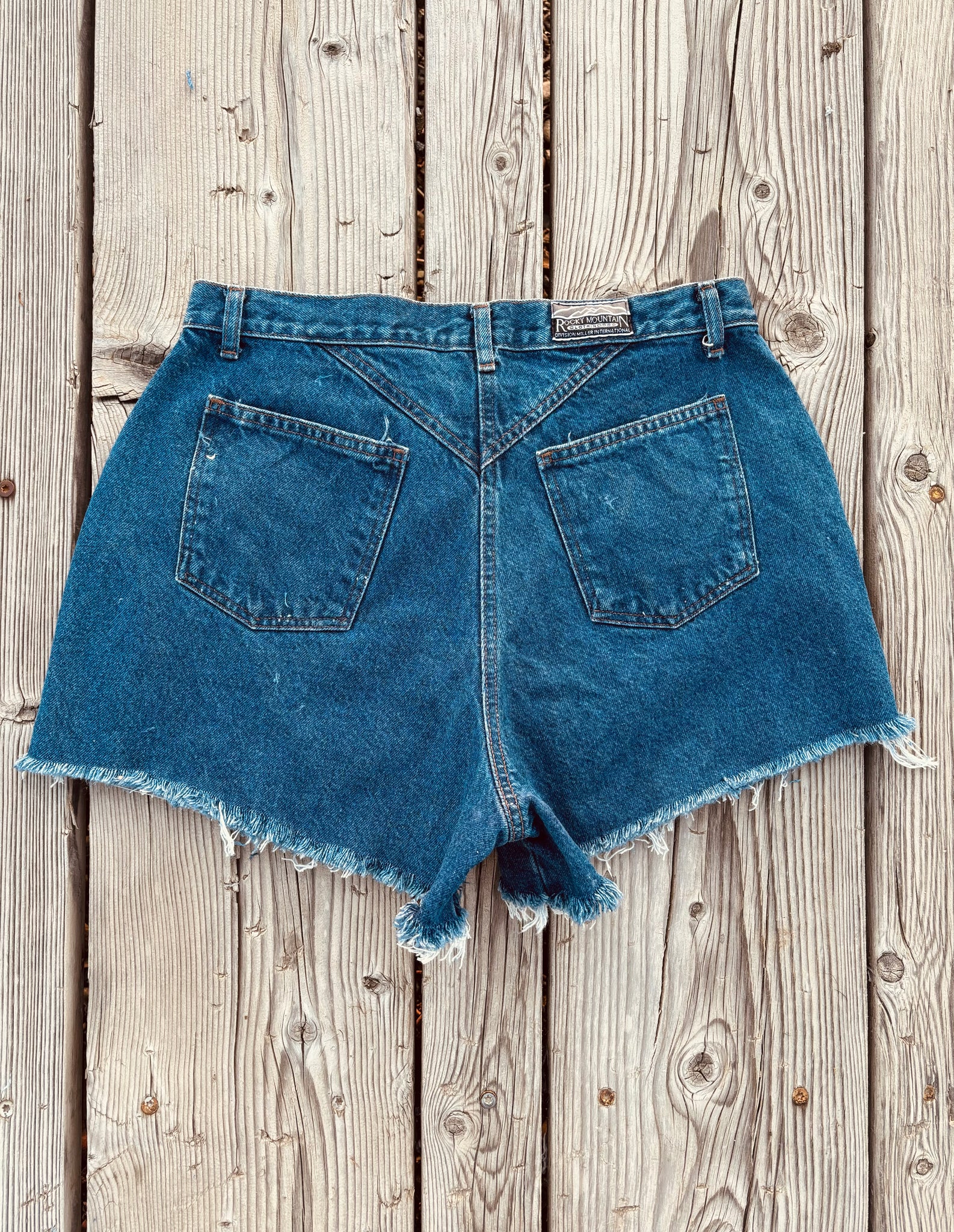 Back Pocket Babe Rockies (32”)