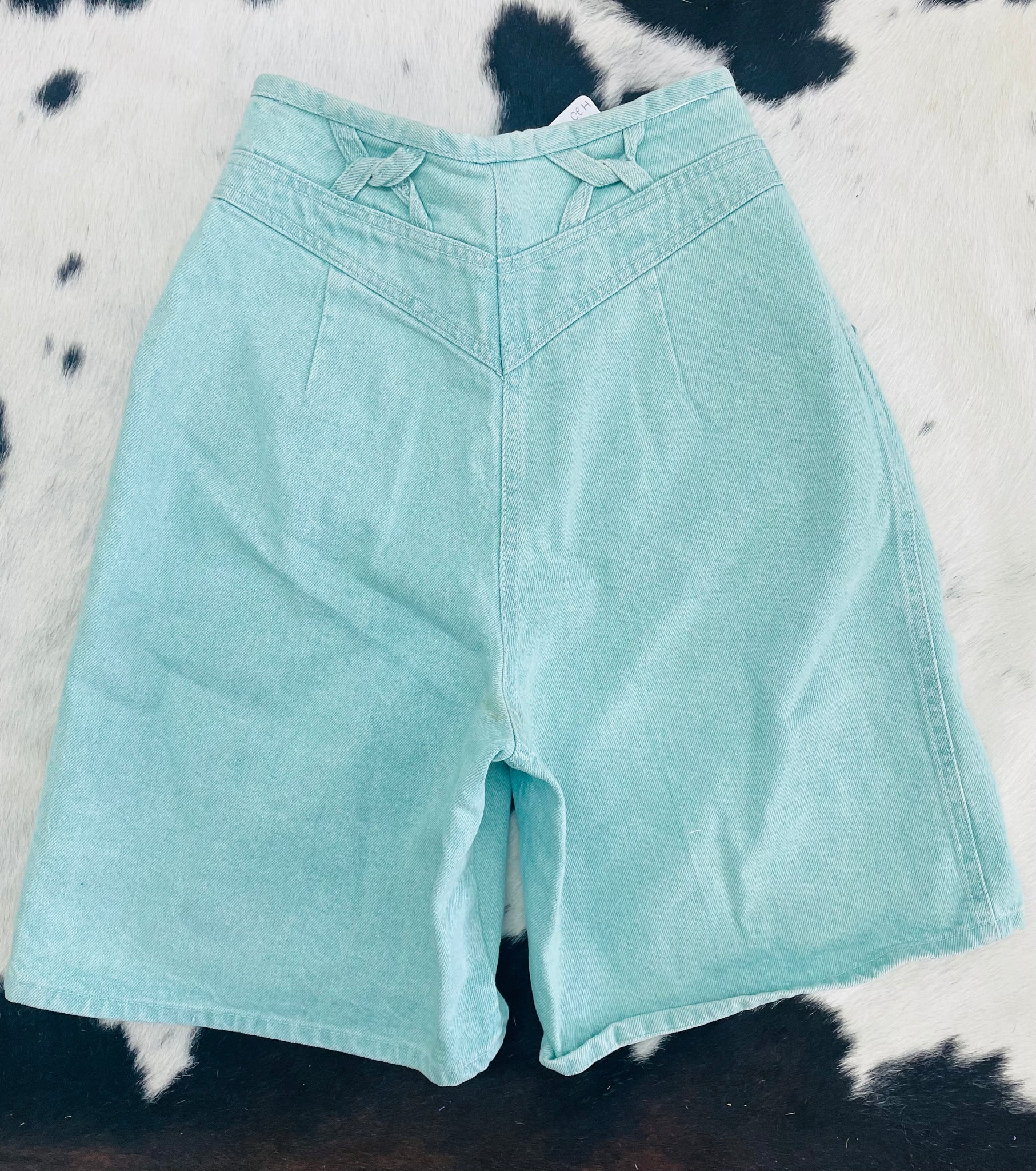 Movin’ Cattle Mint Biker Shorts (26”)
