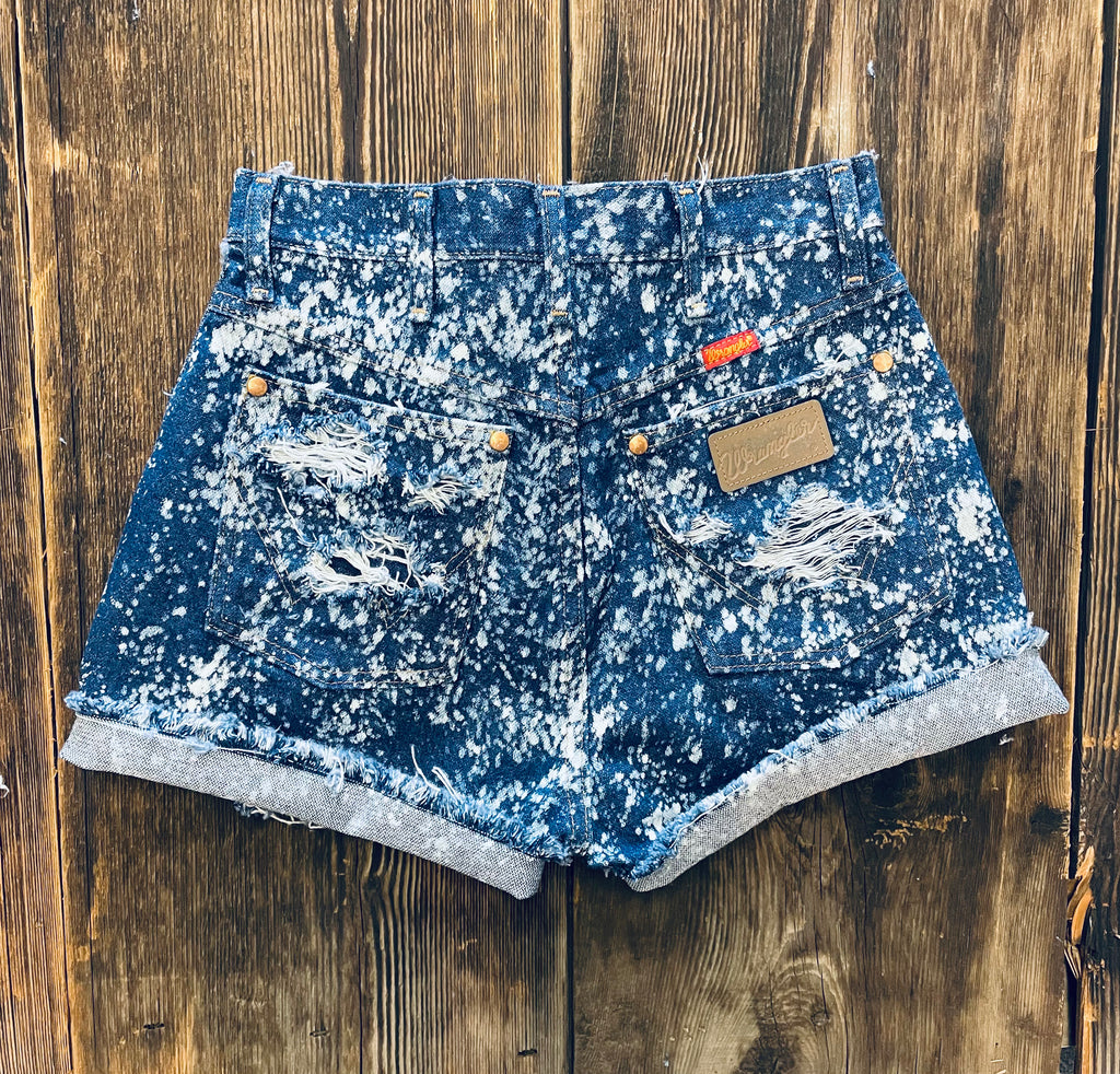 Wrangler Tags & Red Flags (28”)