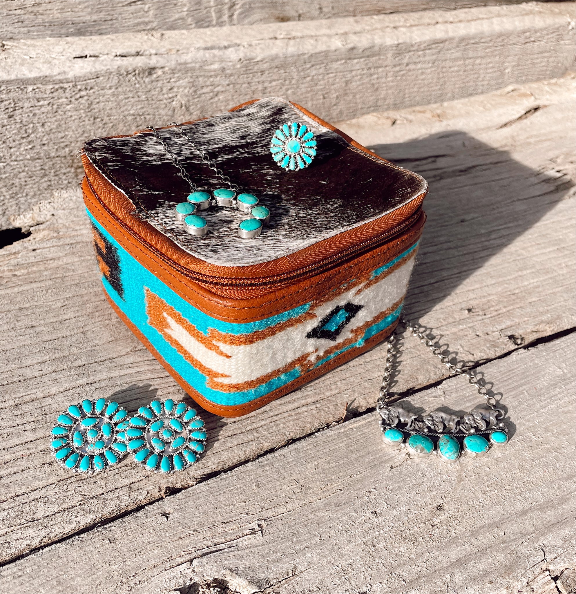 The Neon Traveller Case In Turquoise