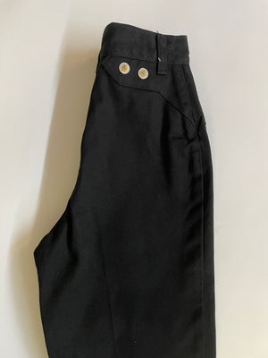 Starched & Spooky (21”)